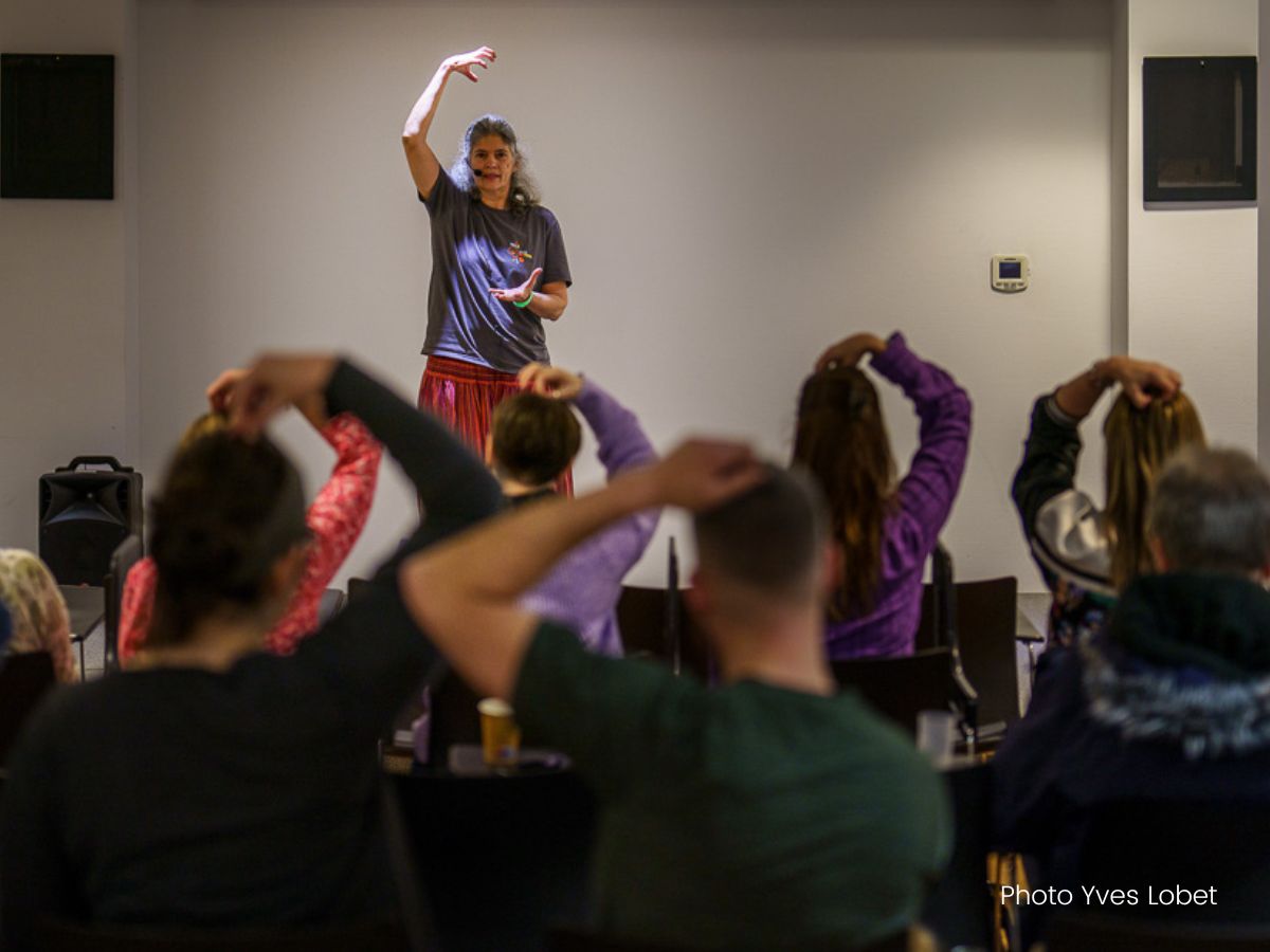 Yoga du rire - rires sans raison - atelier en inclusion