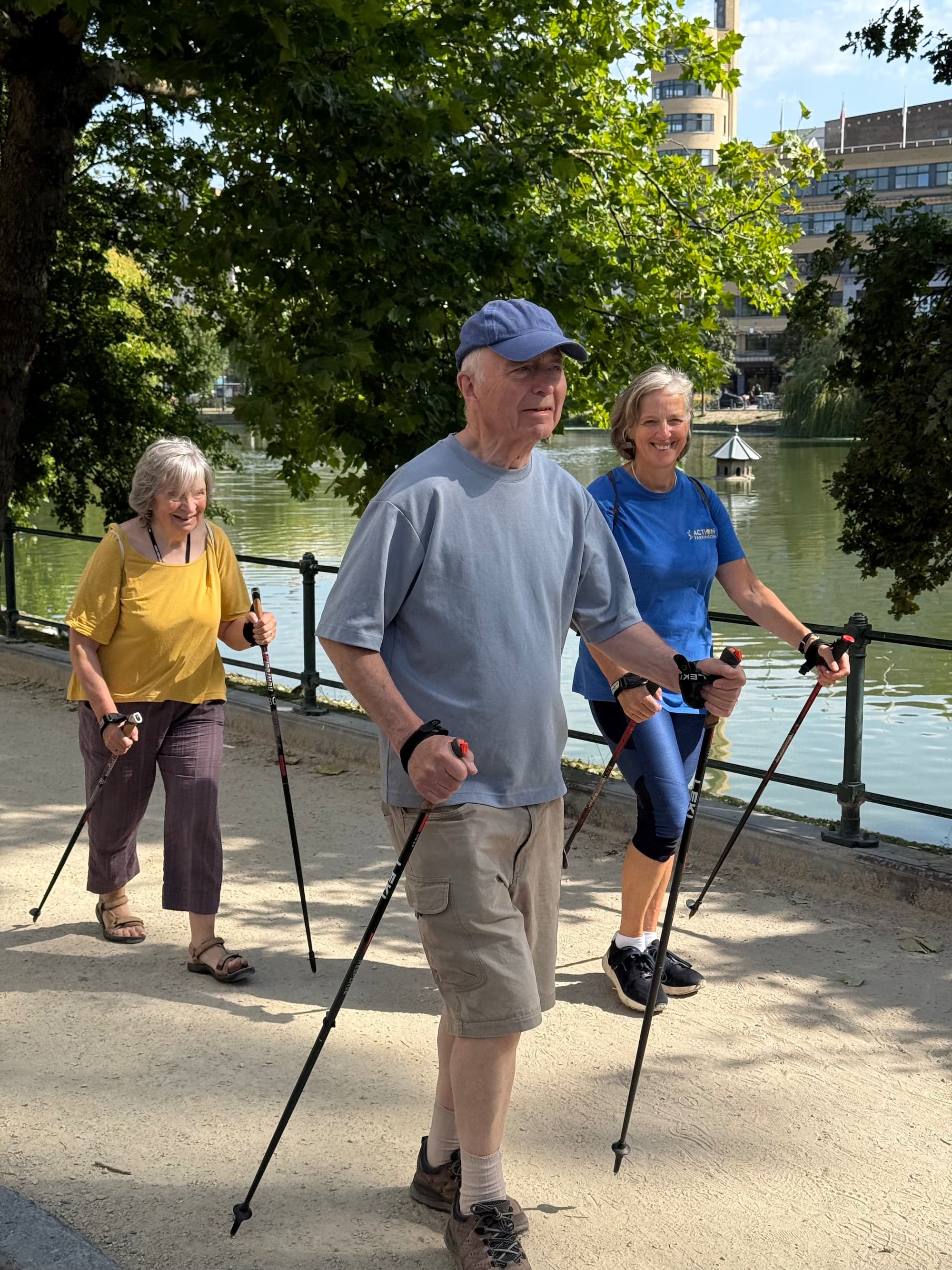 Gym extérieure et marche nordique