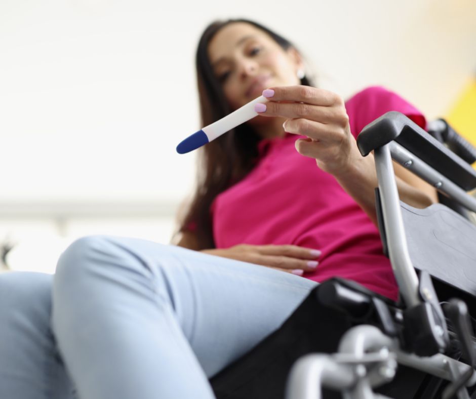 Comment s’occuper d’un bébé quand on est en fauteuil roulant ?